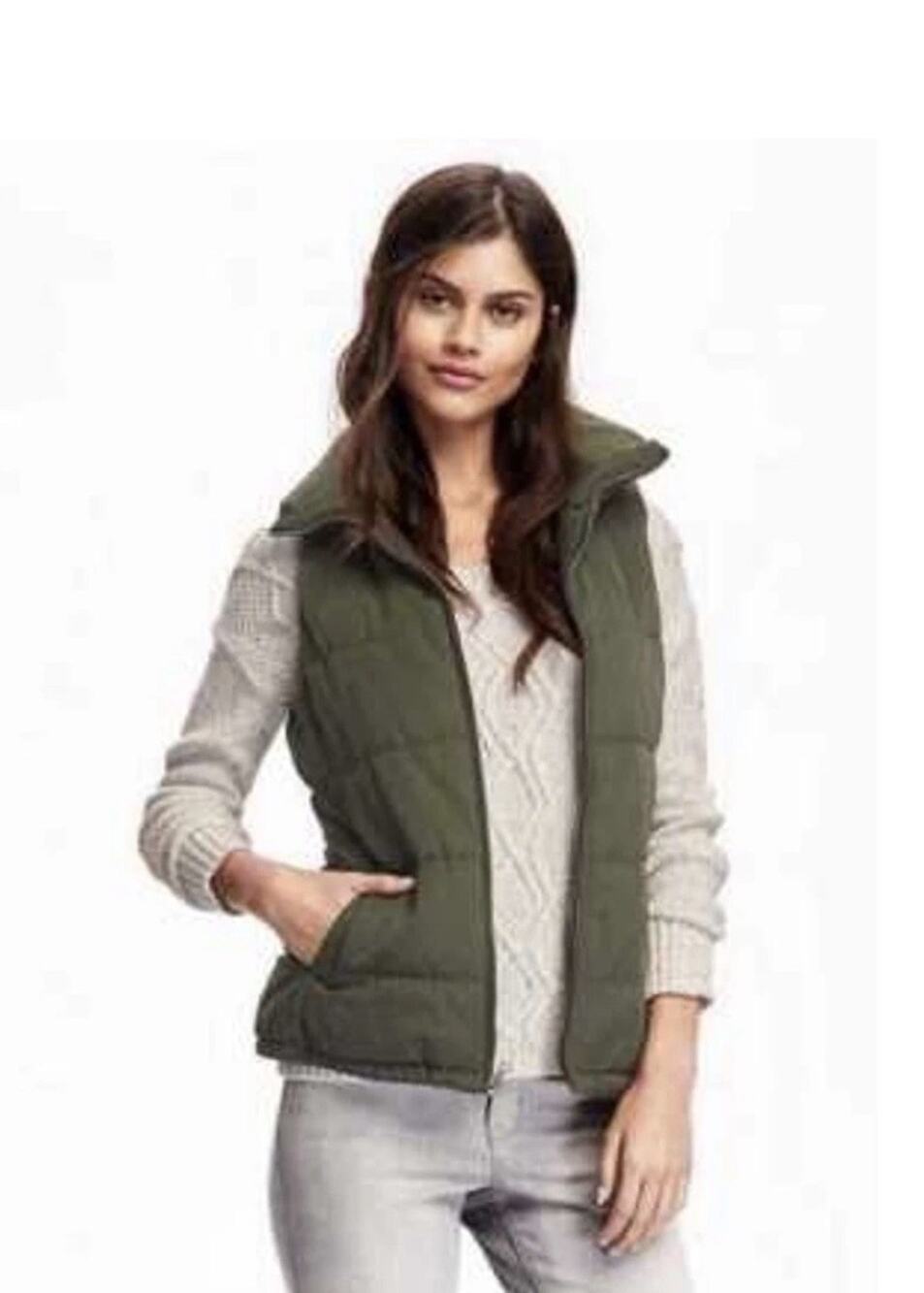 Old Navy High Neck Thick Heavyweight Puffer Vest Women’s size Large Streetwear
